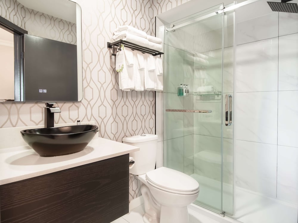 Фото Travelodge by Wyndham Courtenay