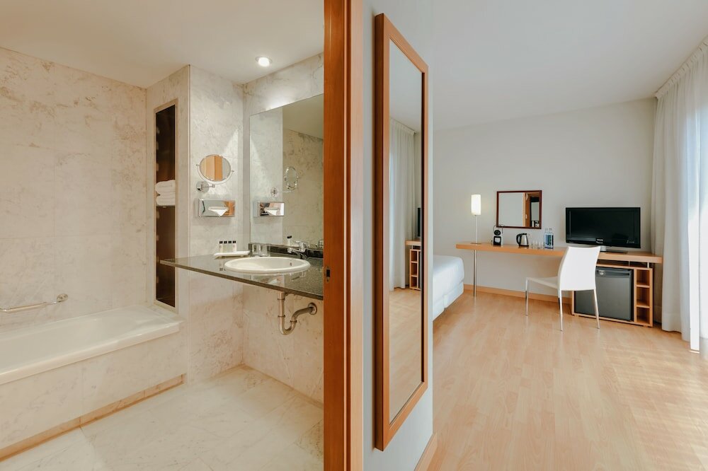 Фото Hotel Catalonia Barcelona Beach