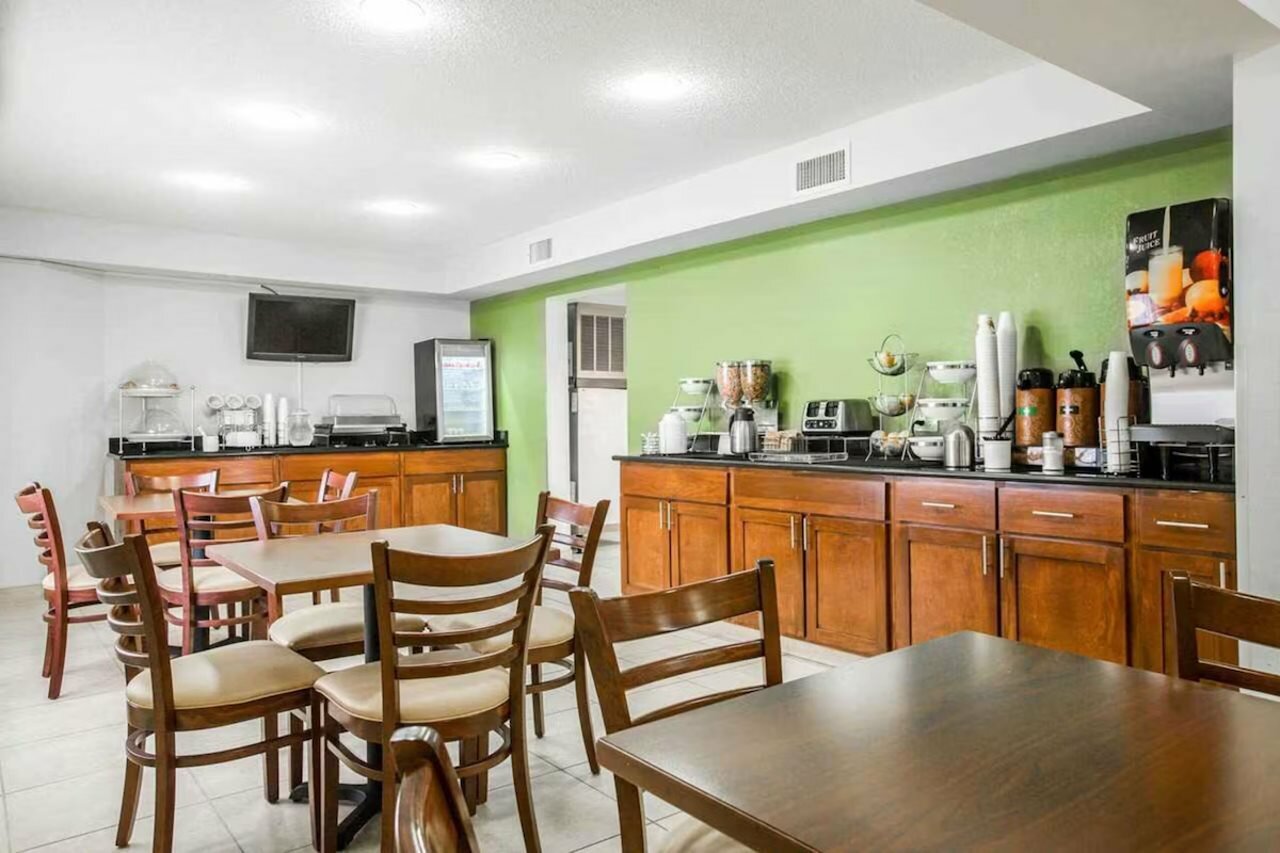 Фото Rodeway Inn At Six Flags