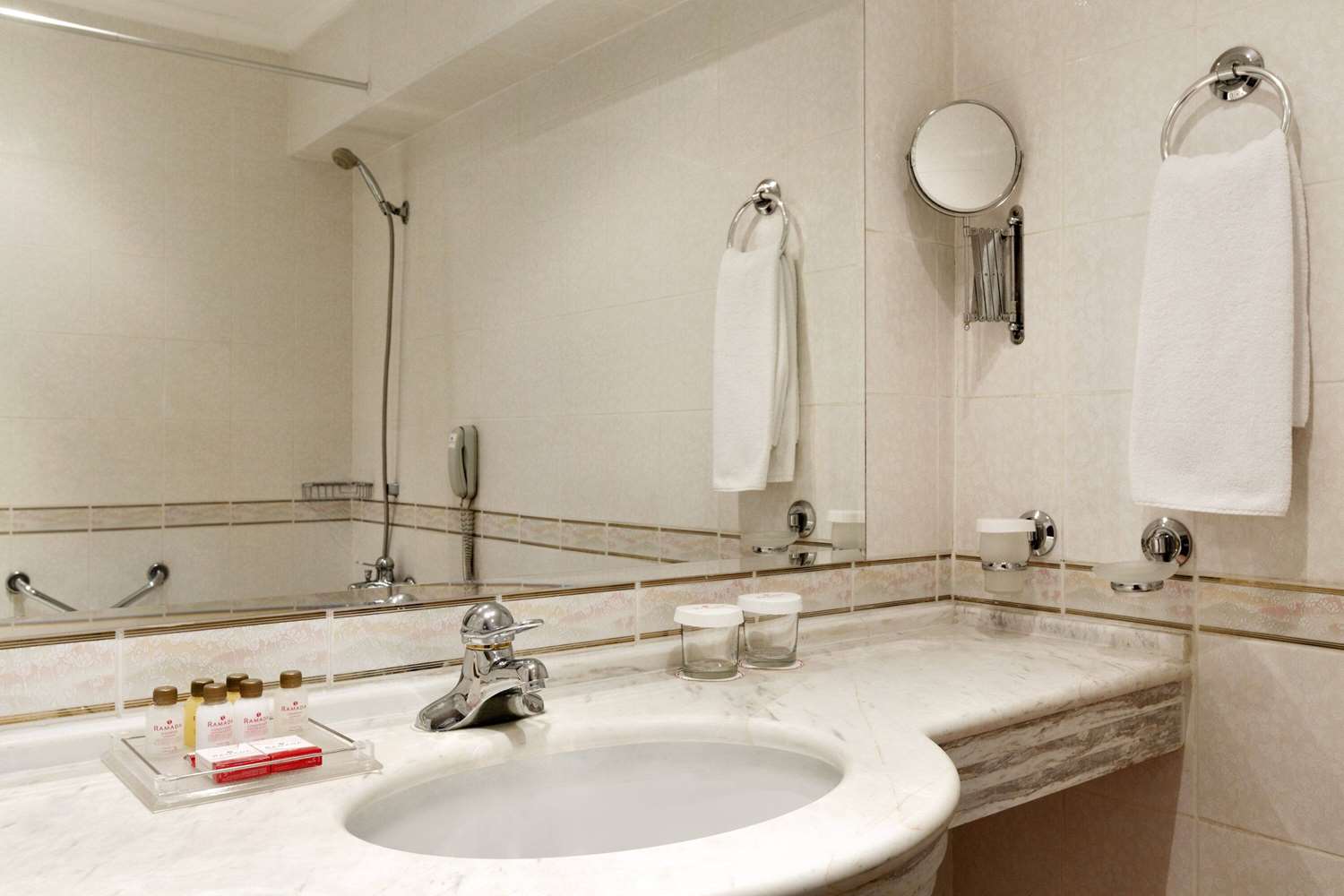 Фото Ramada by Wyndham Plovdiv Trimontium