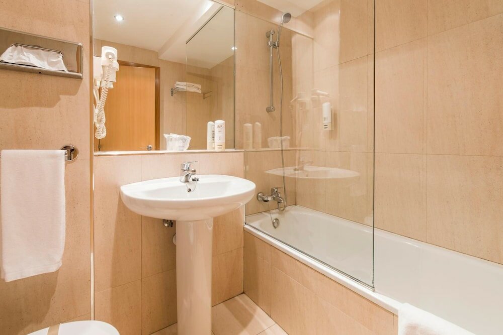 Фото Hotel Infanta Mercedes