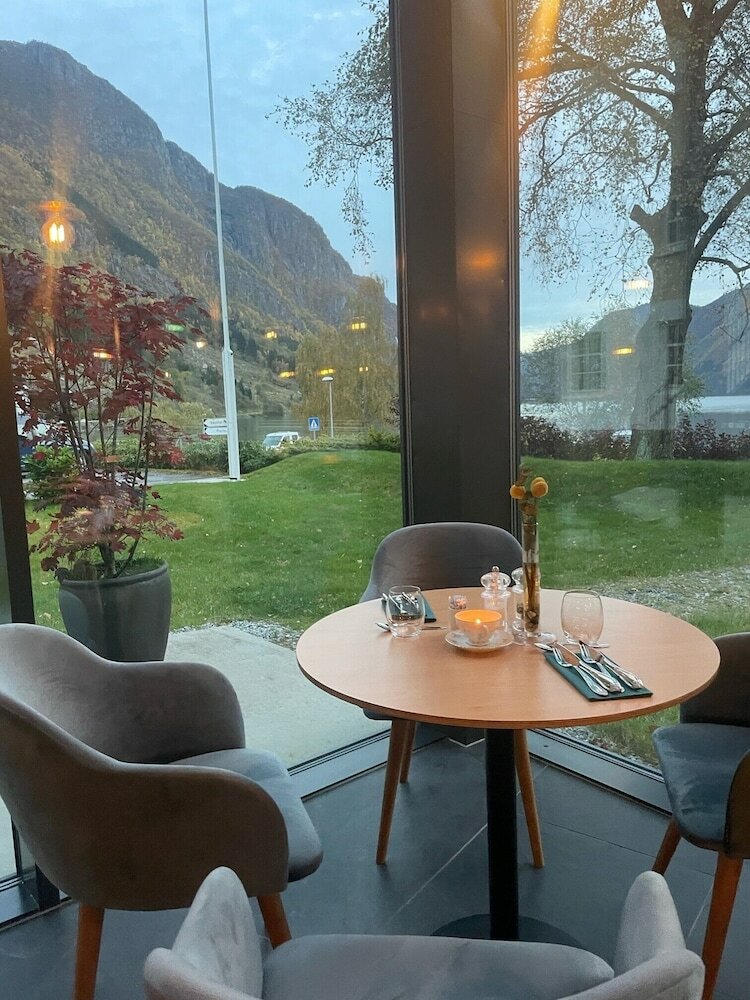 Фото Trolltunga Hotel