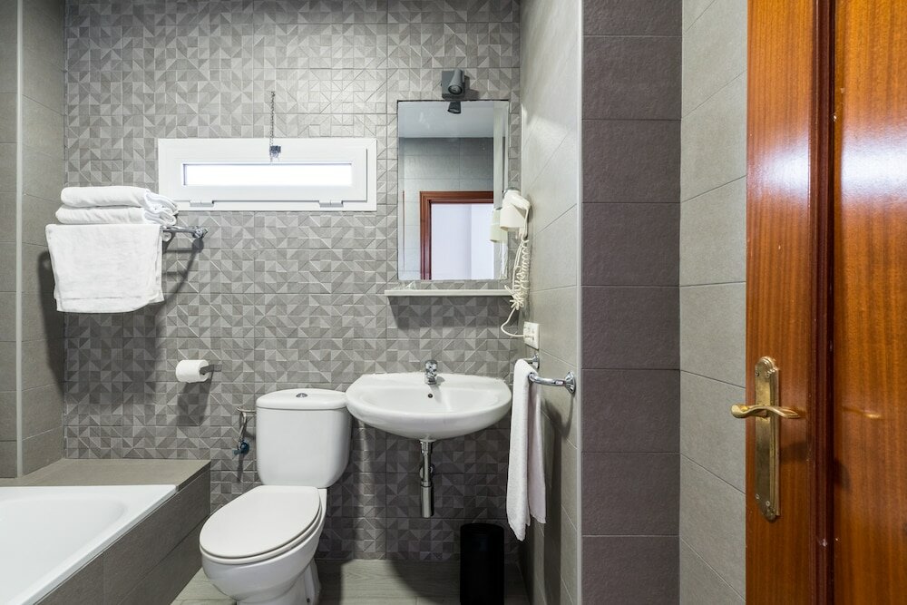 Фото Cool Sevilla Hotel