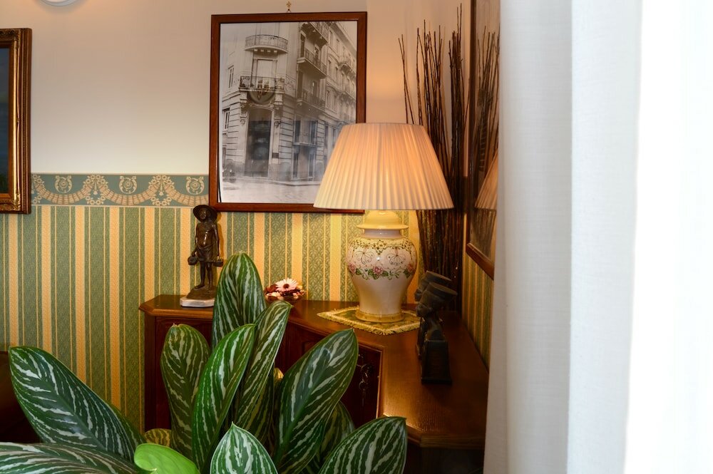 Фото Pinto Storey Hotel