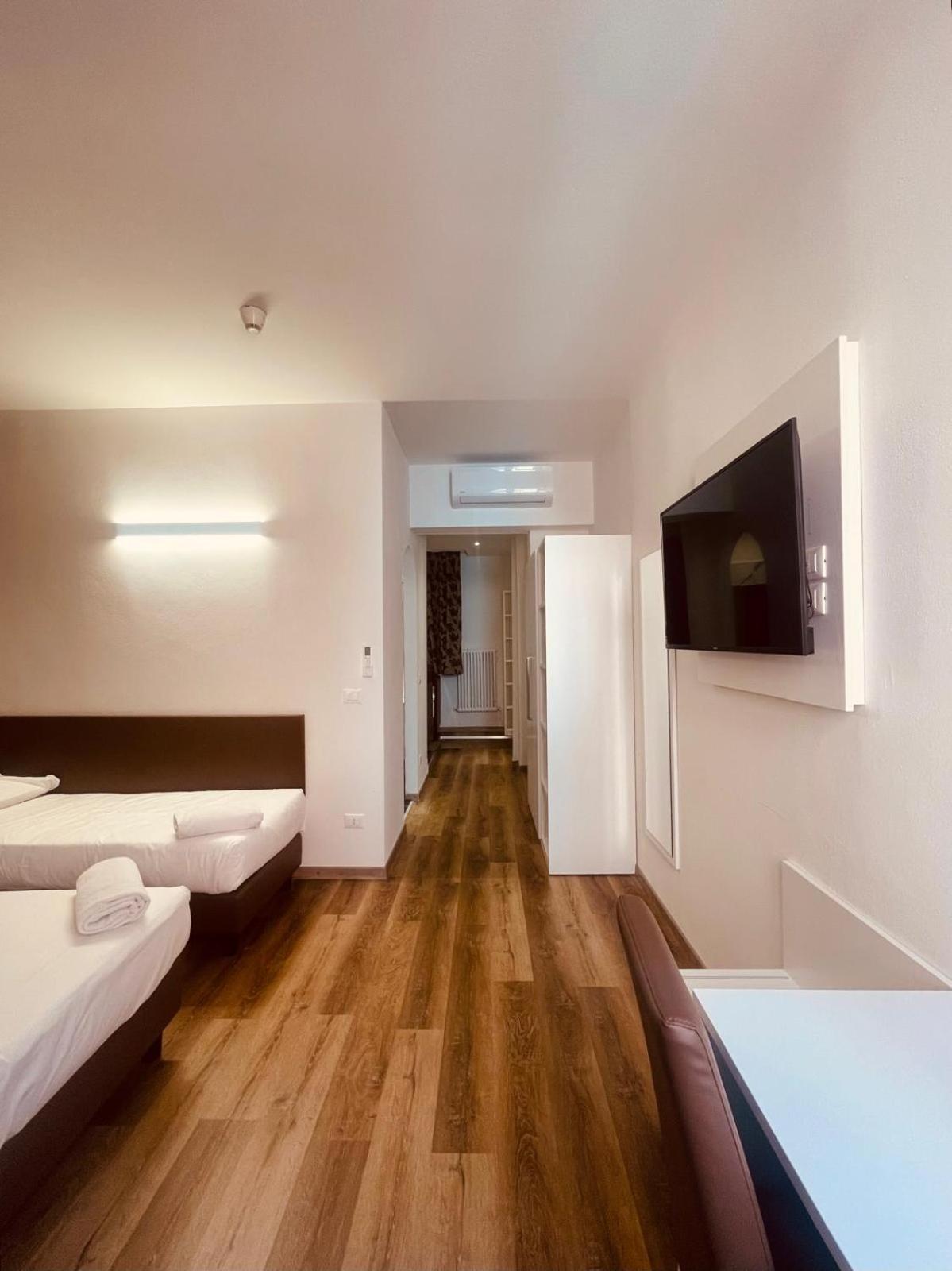 Фото Hotel Holiday