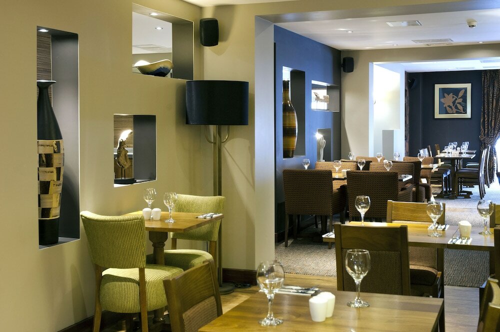 Фото Premier Inn London Ealing