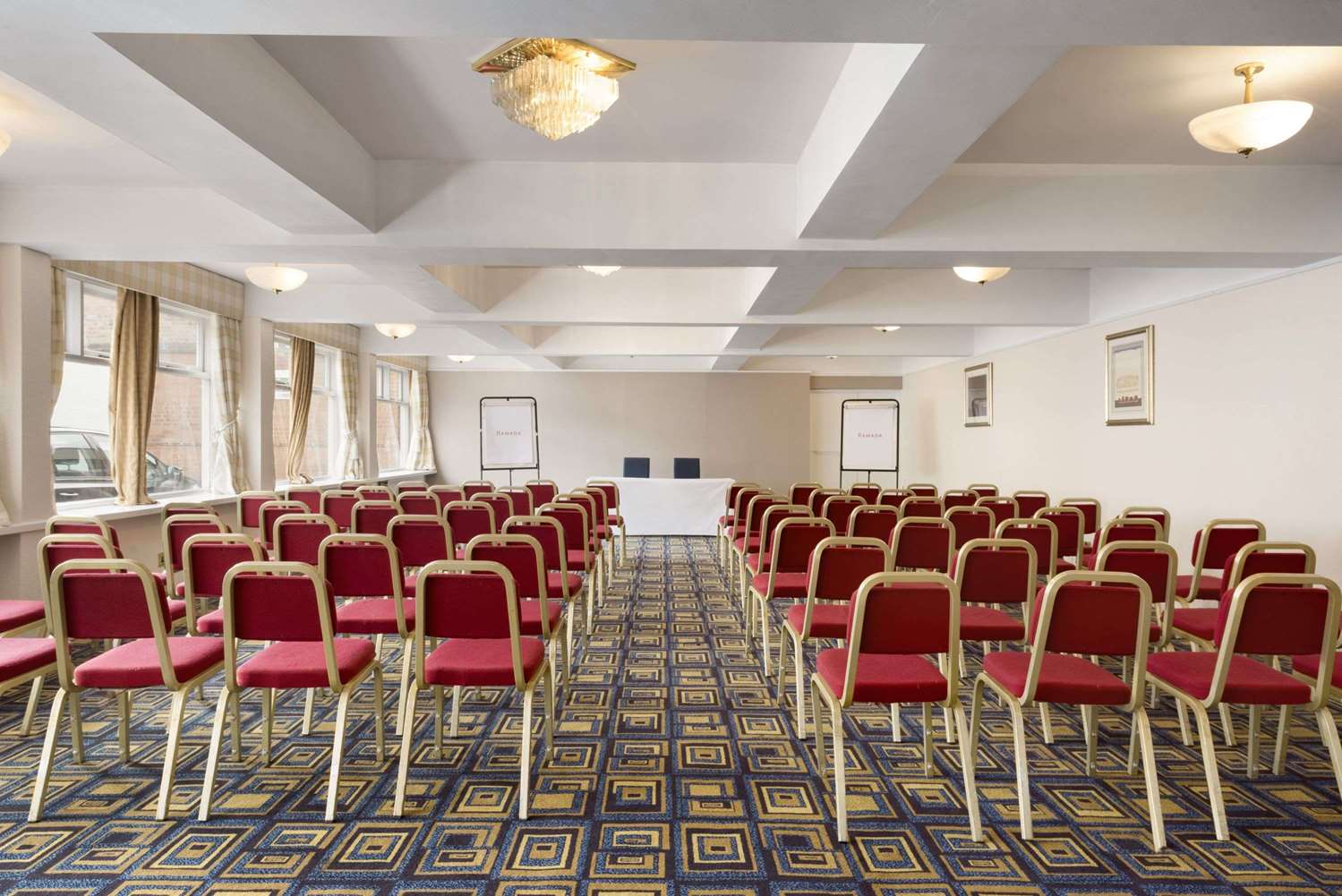 Фото Ramada by Wyndham Loughborough Hotel