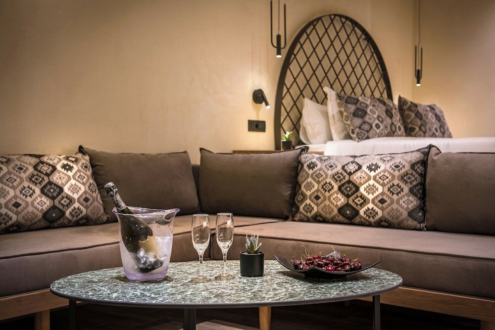 Фото Petousis Hotel & Suites