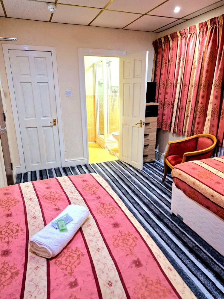 Фото The Albany Hotel