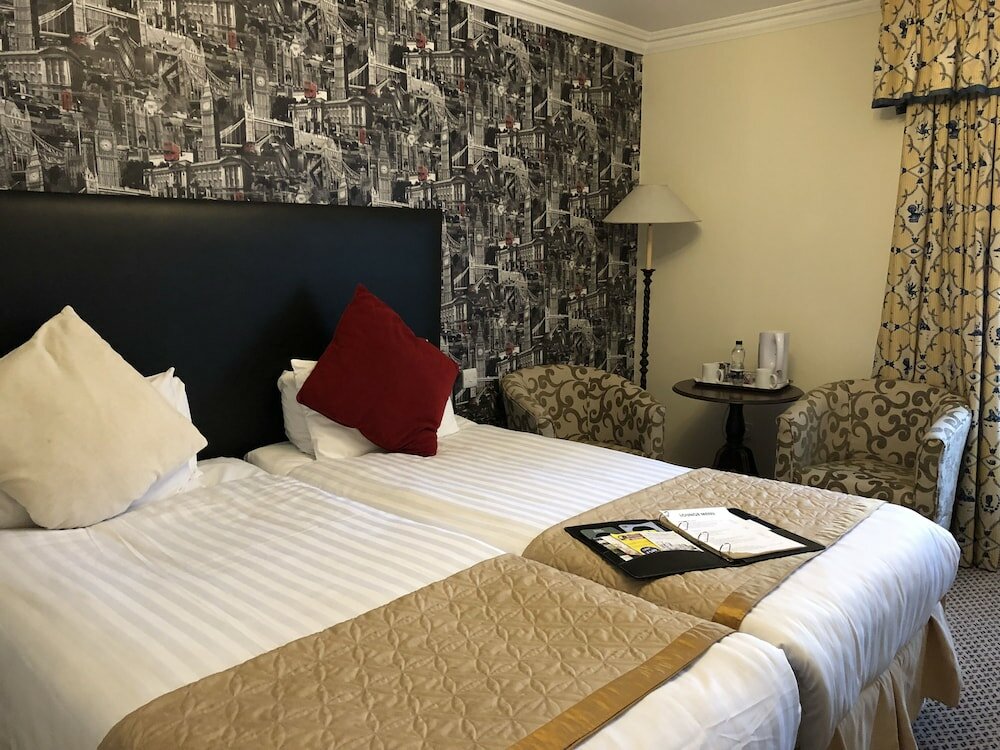 Фото Kingston Lodge Hotel