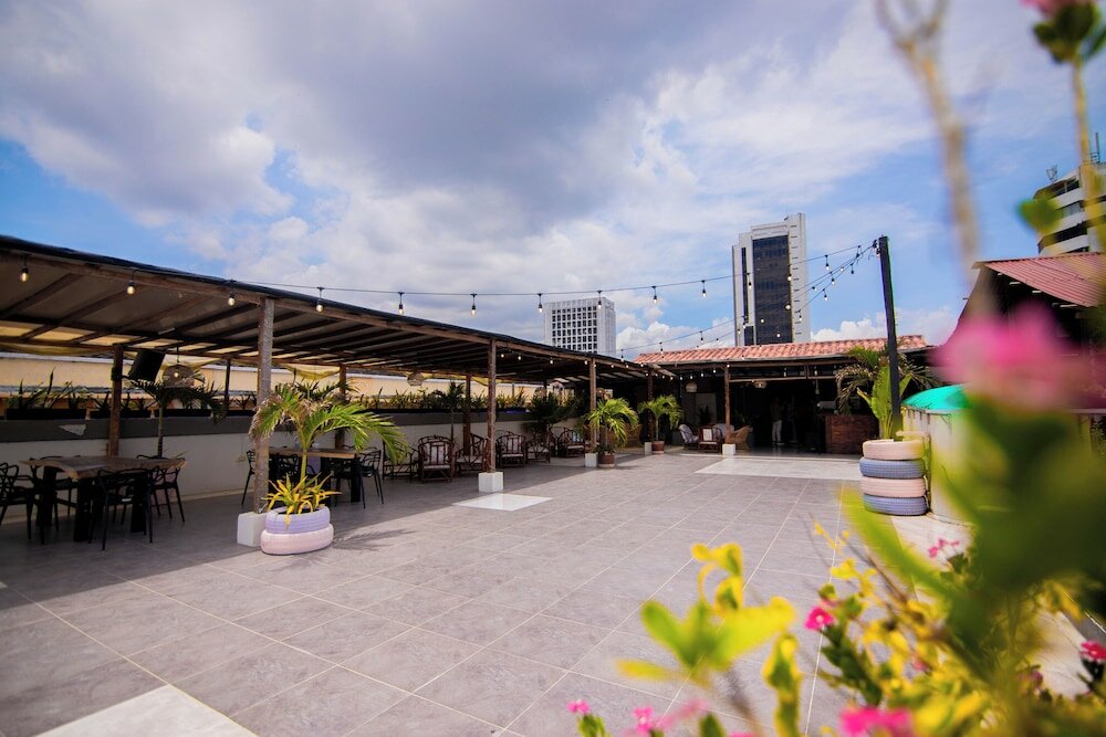 Фото отеля 2