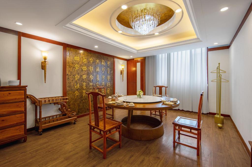 Фото Jinrong International Hotel
