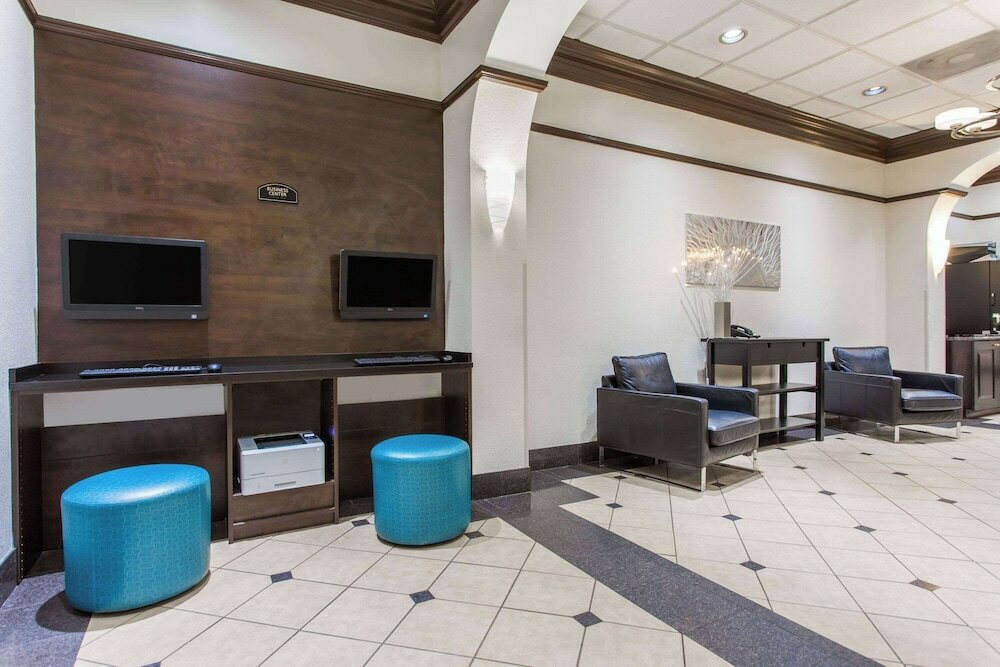 Фото Days Inn by Wyndham Washington DC/Connecticut Avenue