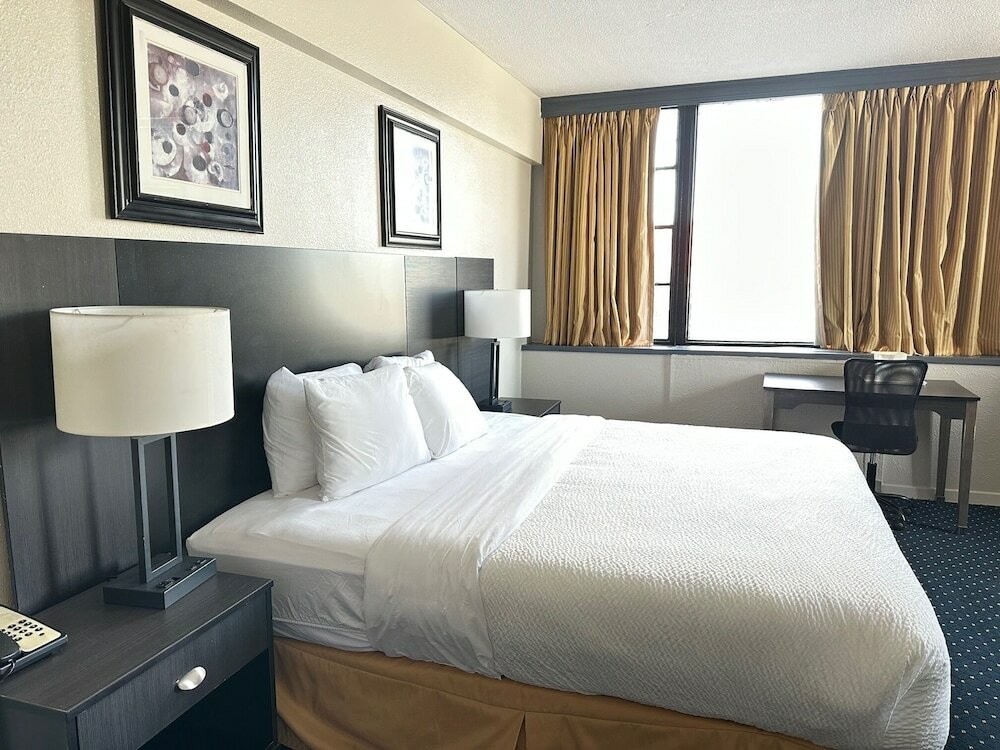 Фото Days Inn & Suites by Wyndham Lebanon Pa