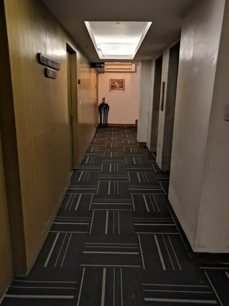 Фото The E-Hotel Makati