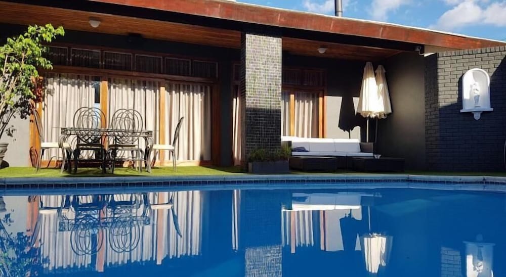 Фото A Queenslin Guesthouse