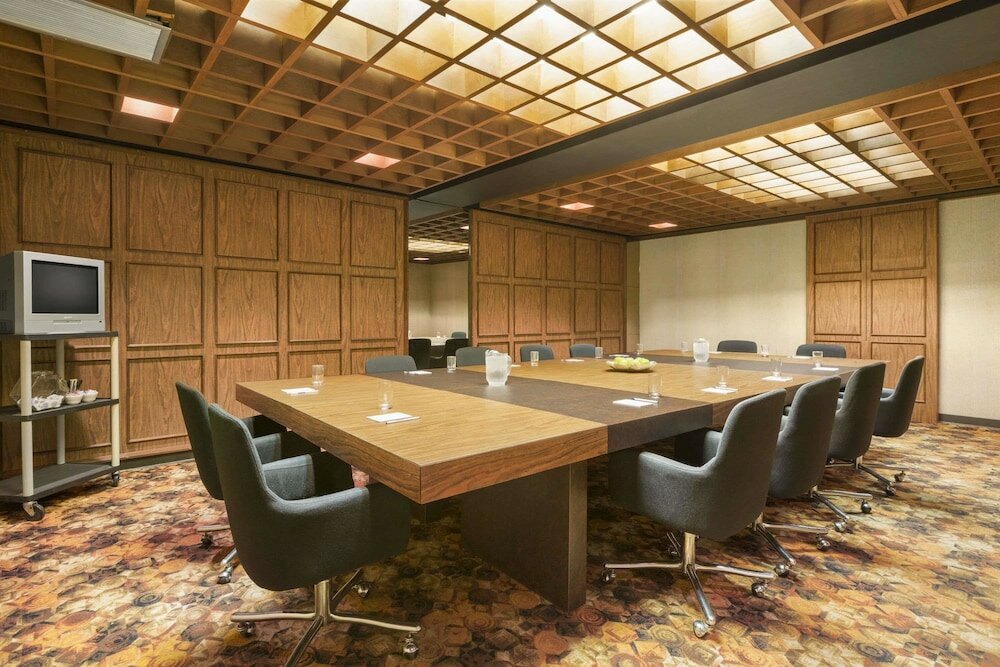 Фото Travelodge Edmonton East