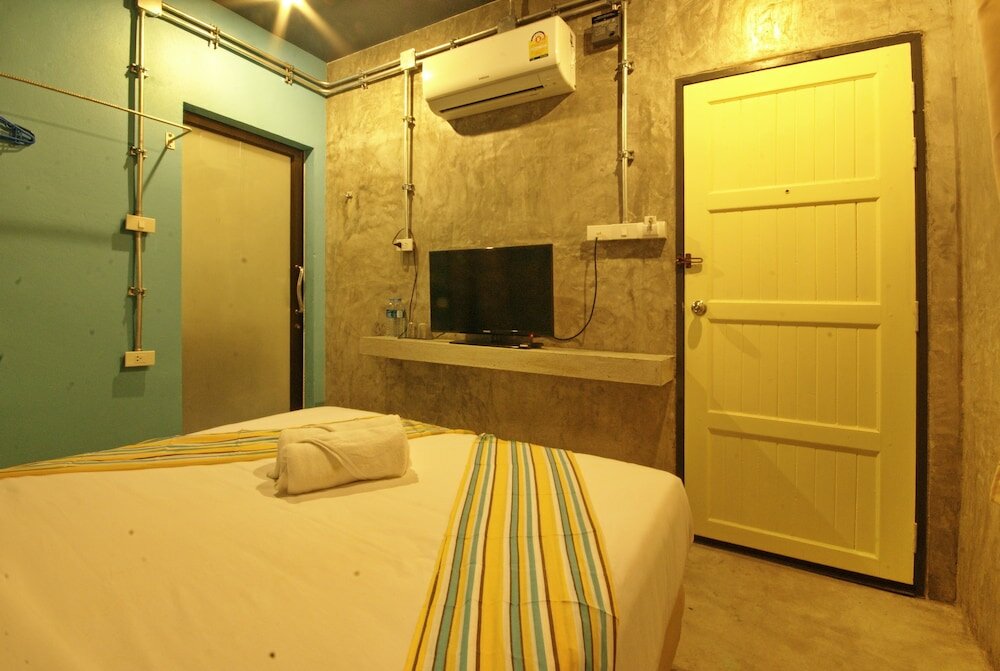 Фото Seabox Khaolak Hostel