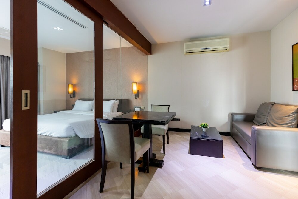 Фото Sukhothai Hotel and Residence