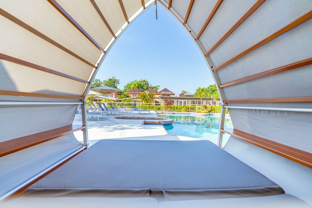 Фото Travellers Beach Resort