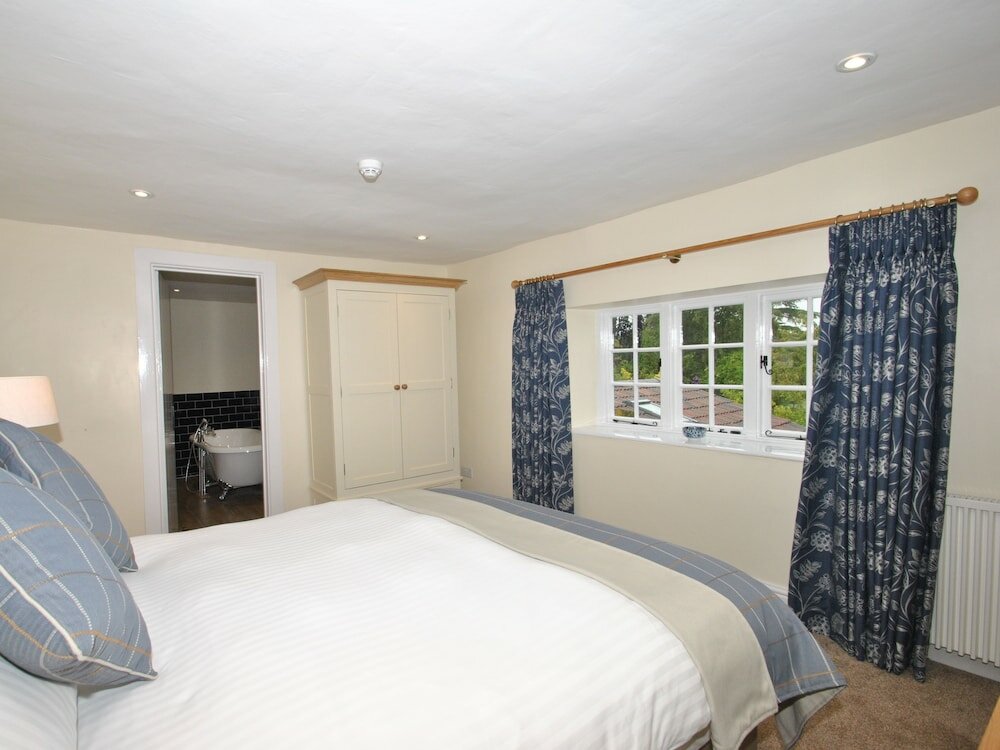 Фото The Hood Arms