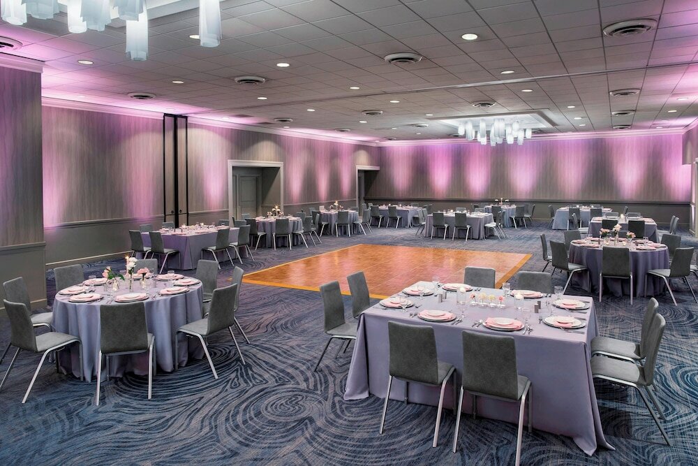 Фото Delta Hotels by Marriott Richmond Downtown