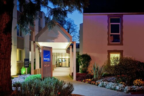 Гостиница Novotel Paris Saclay в Версале