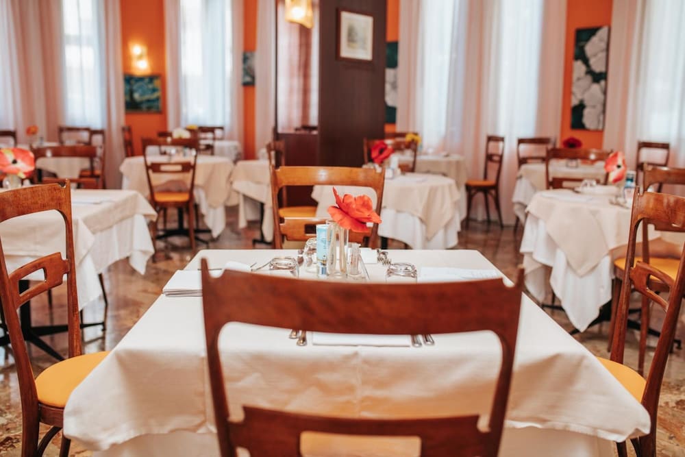 Фото Hotel Capitol