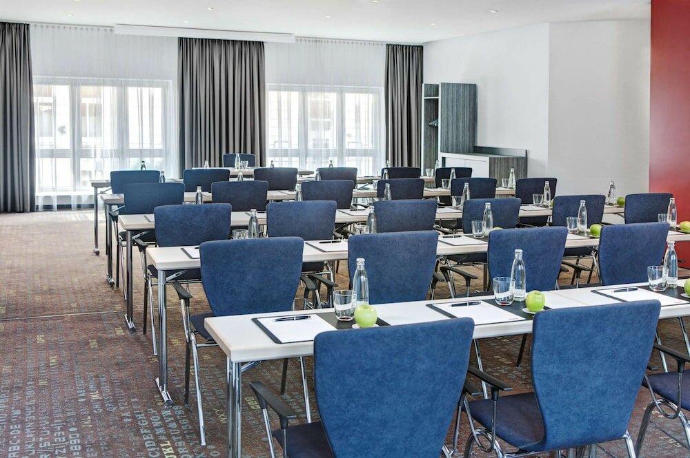 Фото IntercityHotel Hamburg-Altona