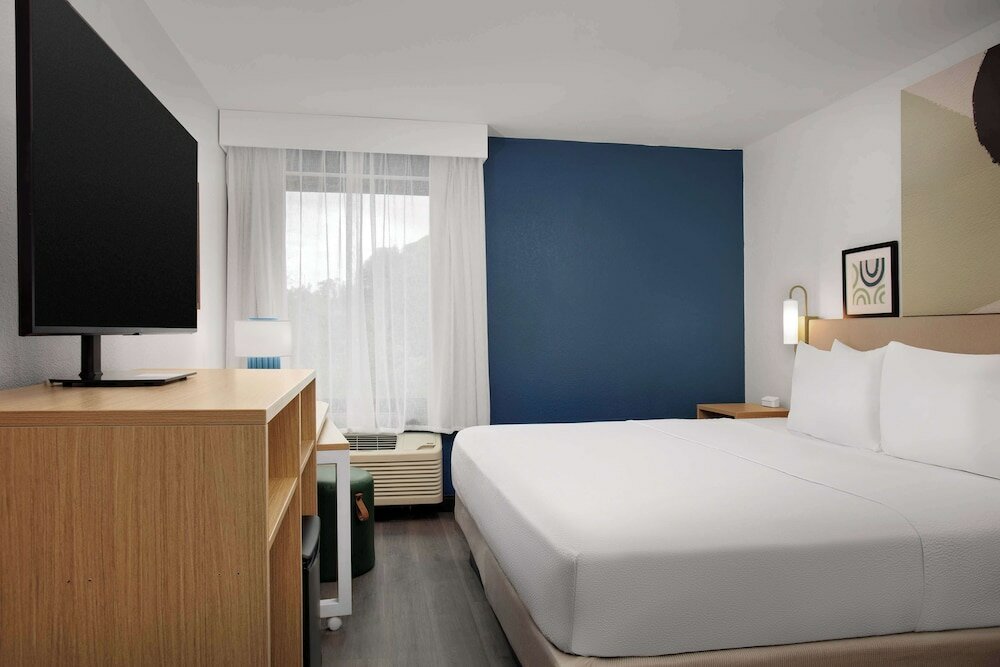 Фото Отель Spark by Hilton Atlanta Cumberland Ballpark