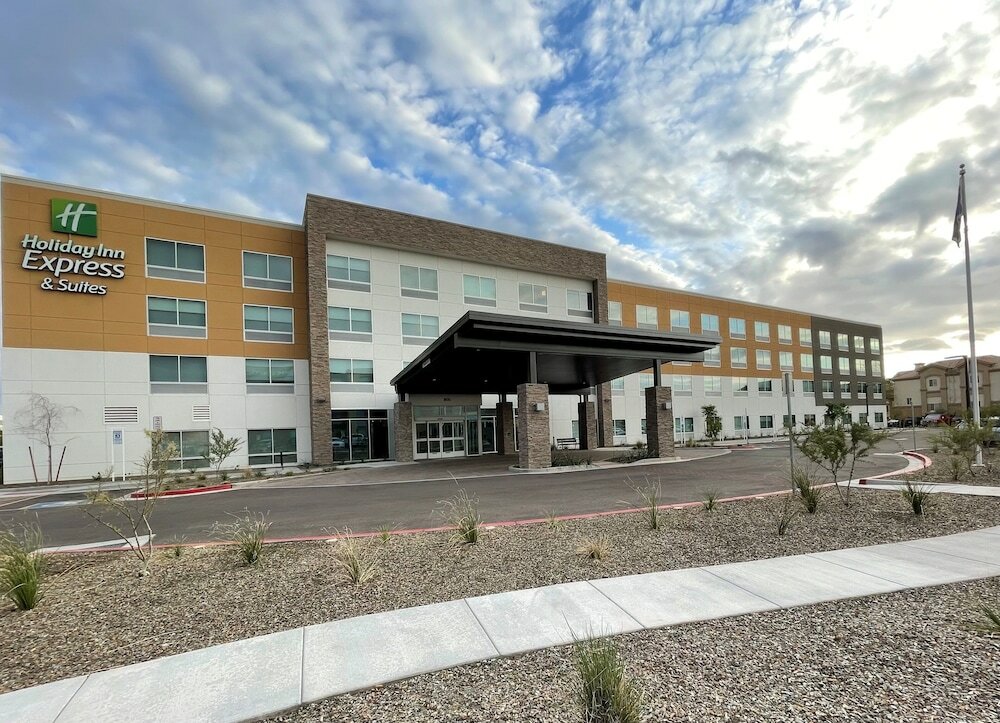 Фото Holiday Inn Express & Suites Phoenix - Airport North, an Ihg Hotel