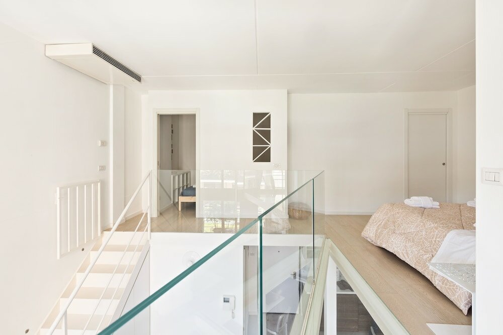 Фото Elegant Loft with balcony