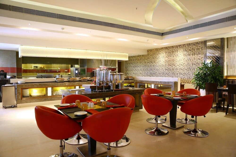 Фото The Landmark Hotel