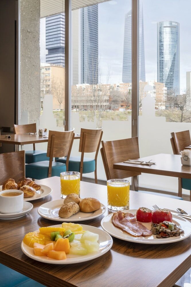 Фото Hotel Madrid Chamartin Affiliated by Melia