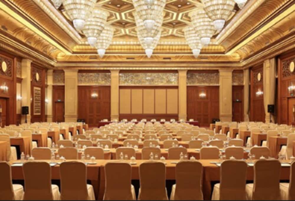 Фото Dongjiao State Guest Hotel