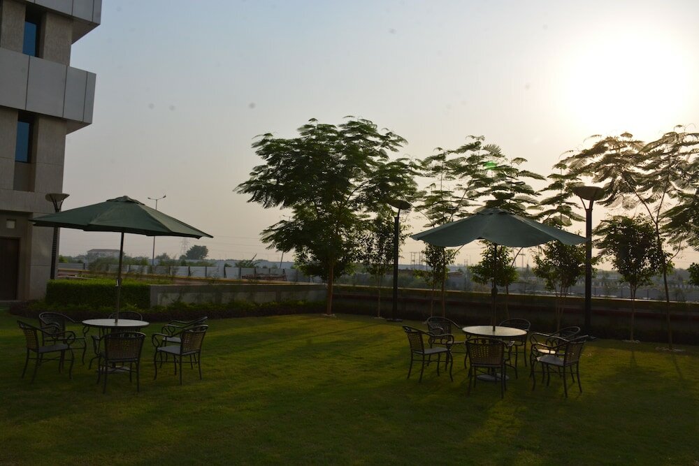 Фото Hide Away Suites