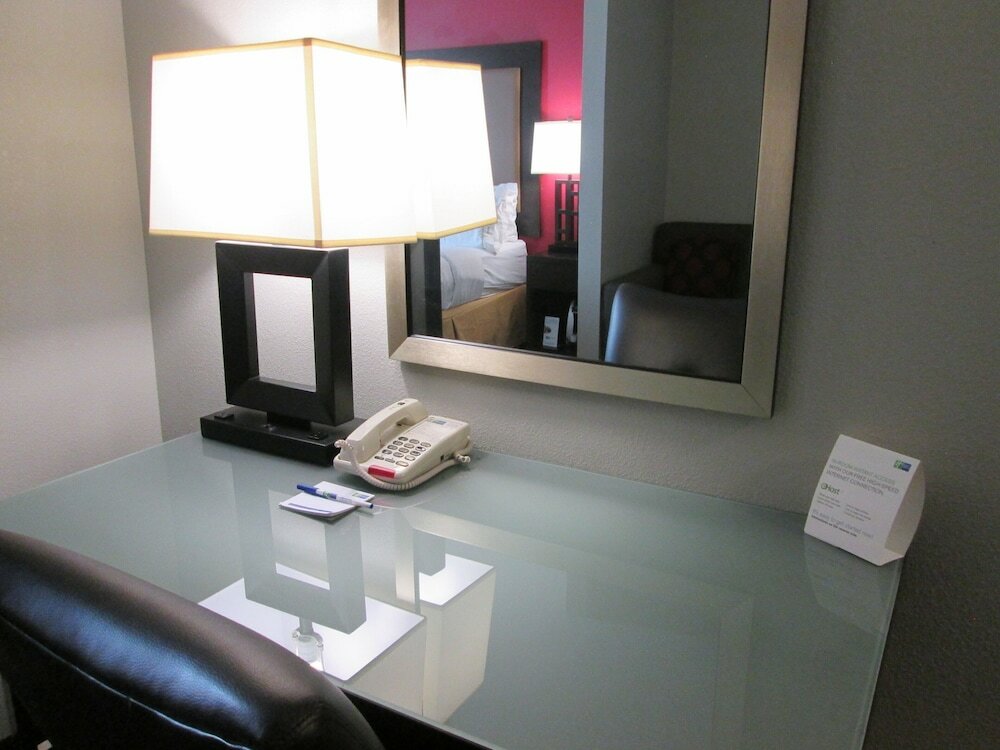 Фото Holiday Inn Express Cloverdale - Greencastle, an Ihg Hotel