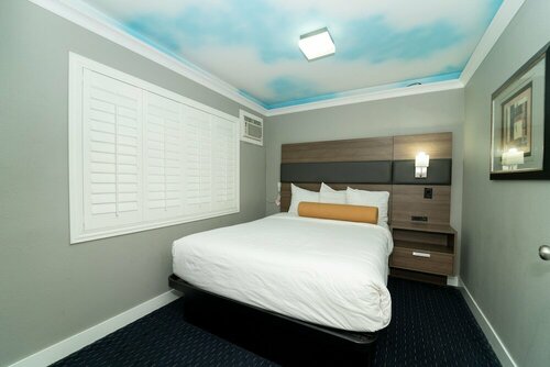 Гостиница Hollywood Palms Inn and Suites в Лос-Анджелесе