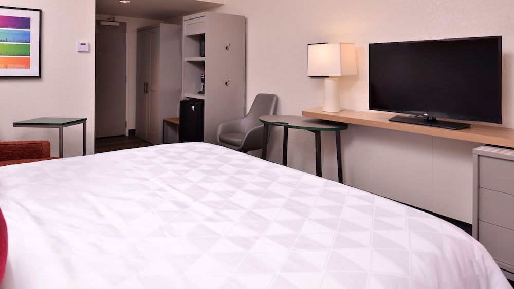 Фото Holiday Inn & Suites Orlando - International Dr S, an Ihg Hotel