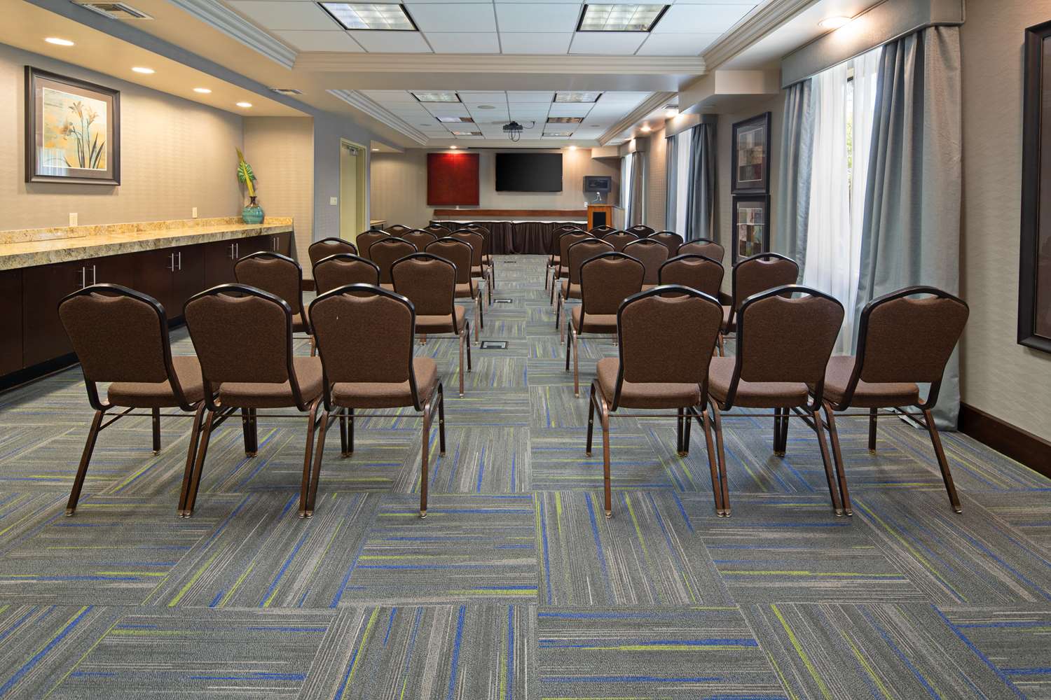 Фото Hampton Inn Visalia