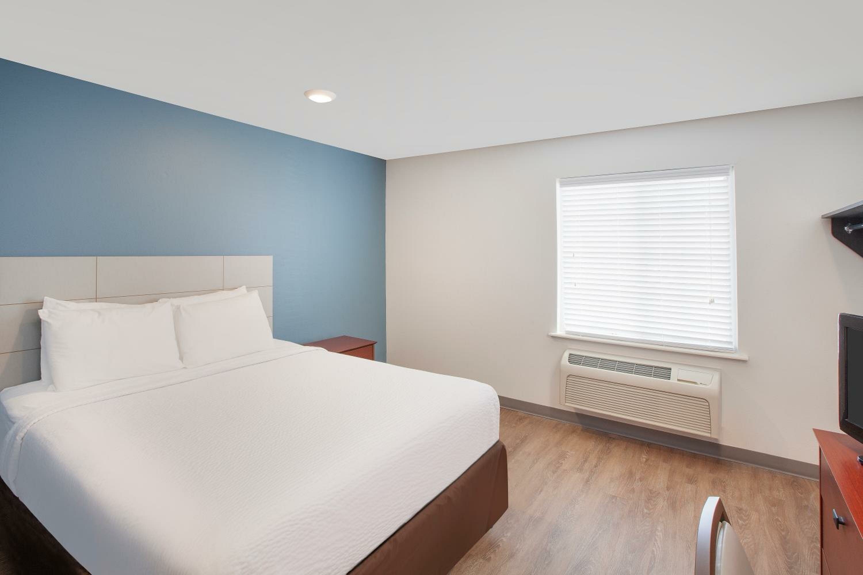 Фото WoodSpring Suites Bentonville