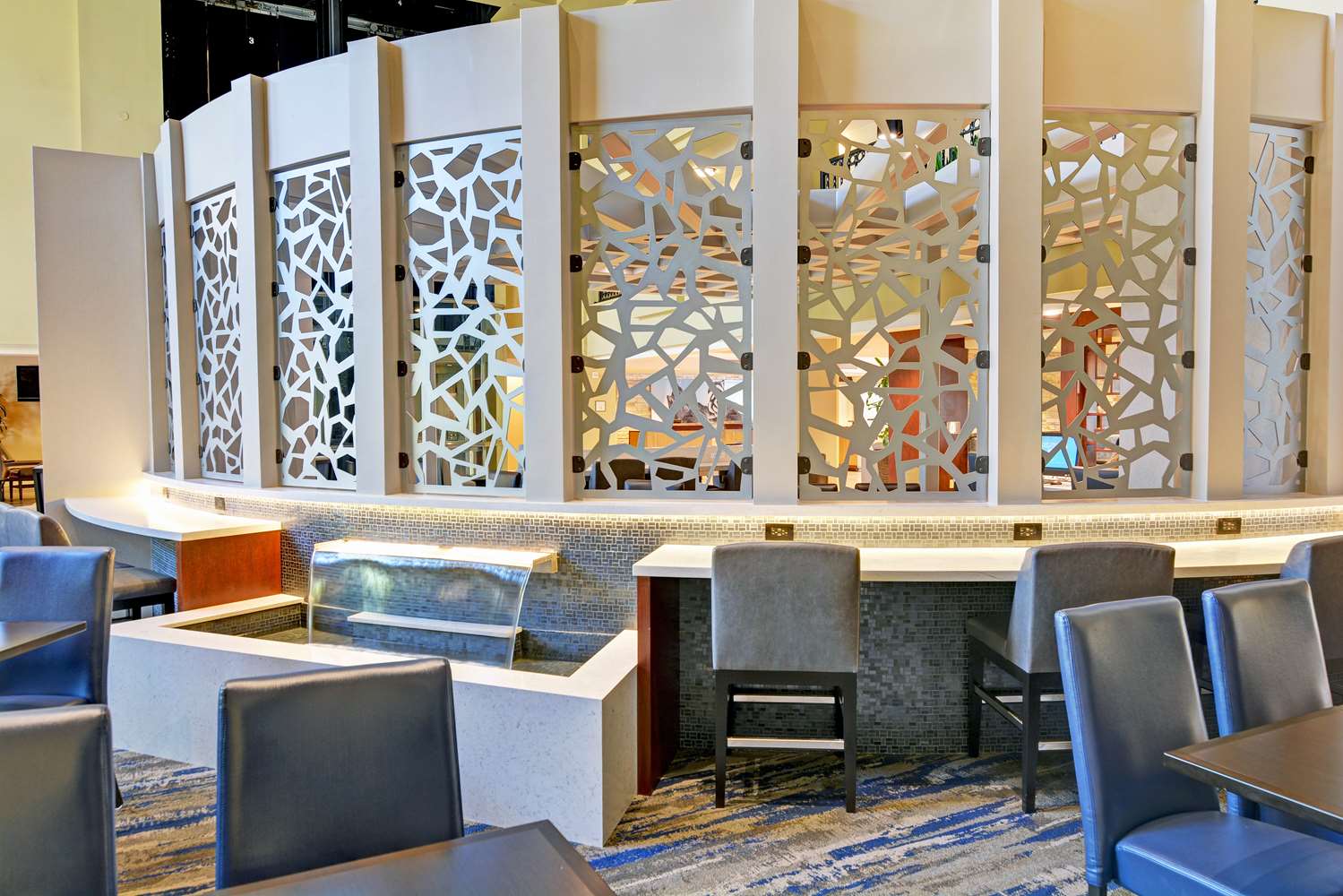 Фото Embassy Suites by Hilton Valencia