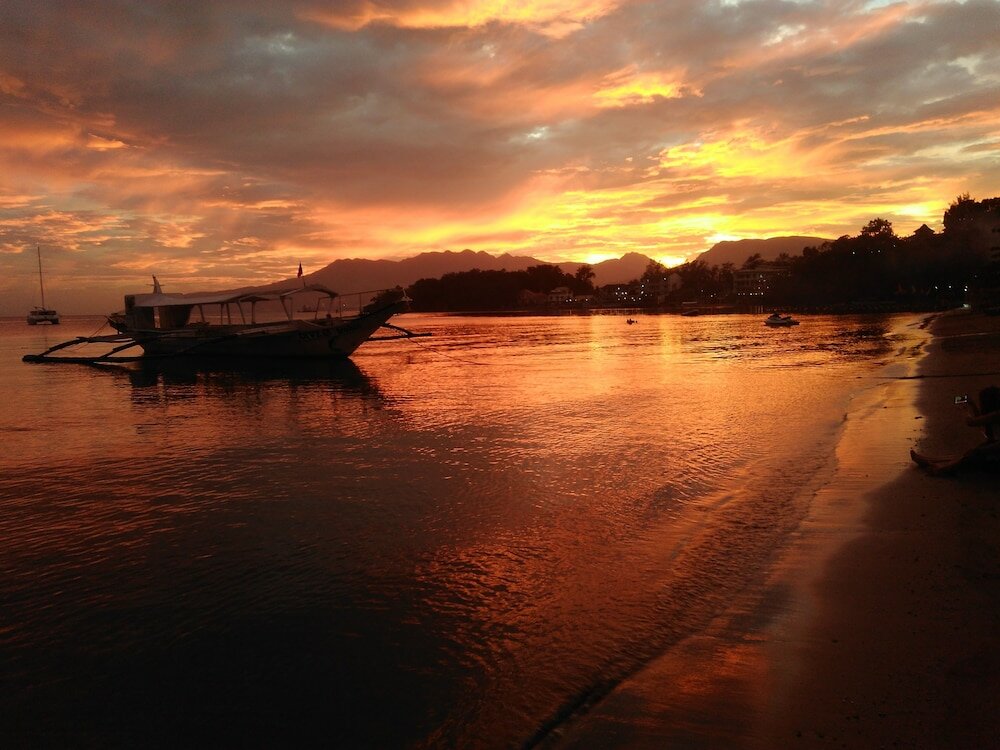 Фото Mango's Beachfront Resort