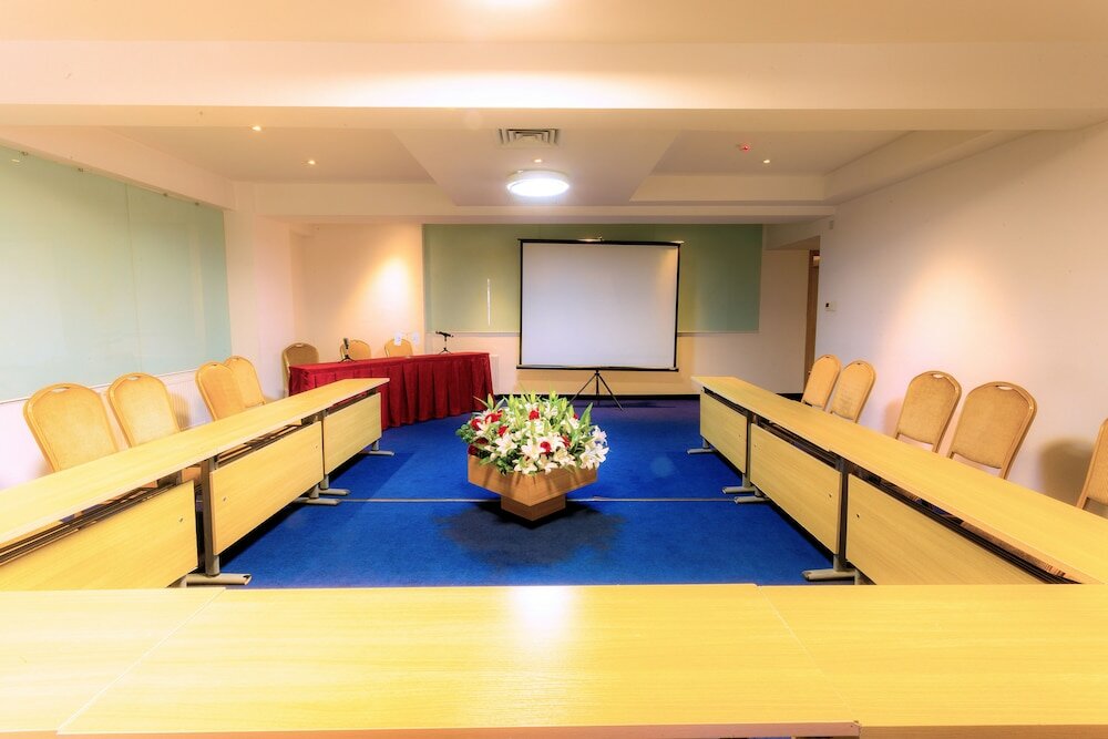 Фото The Corporate Hotel Convention Centre