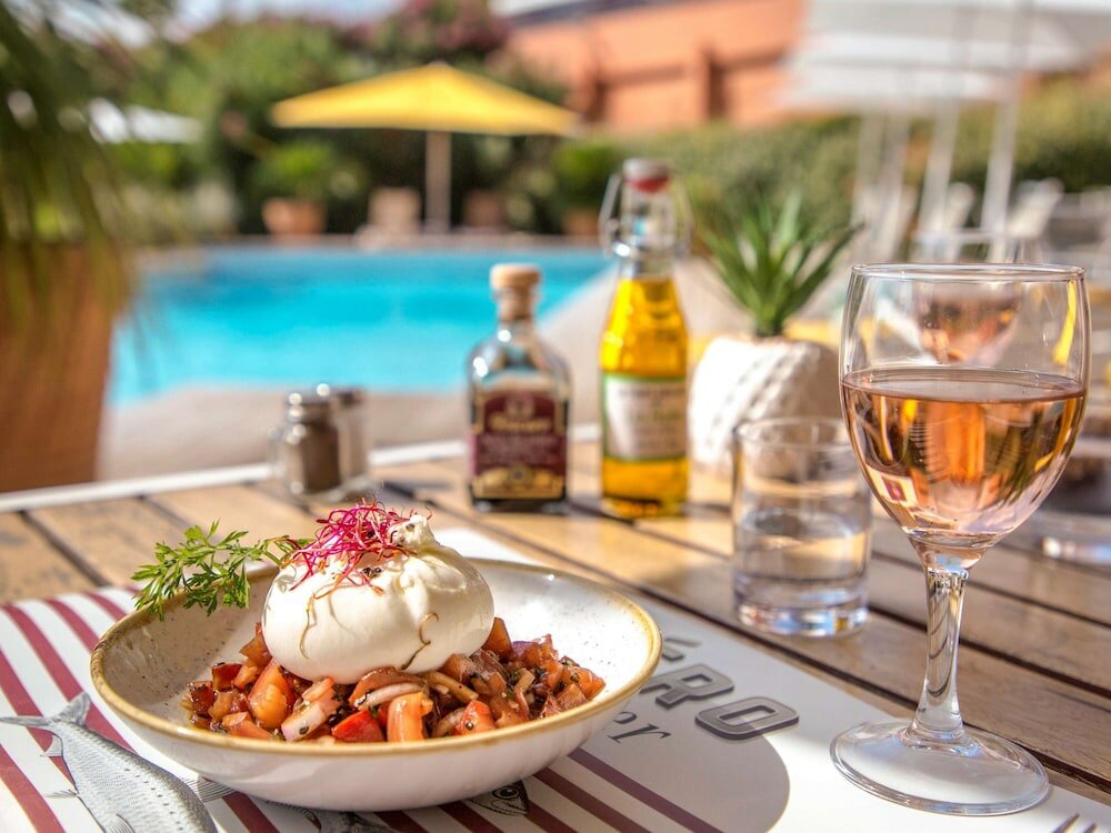 Фото Отель Mercure Hyeres Centre