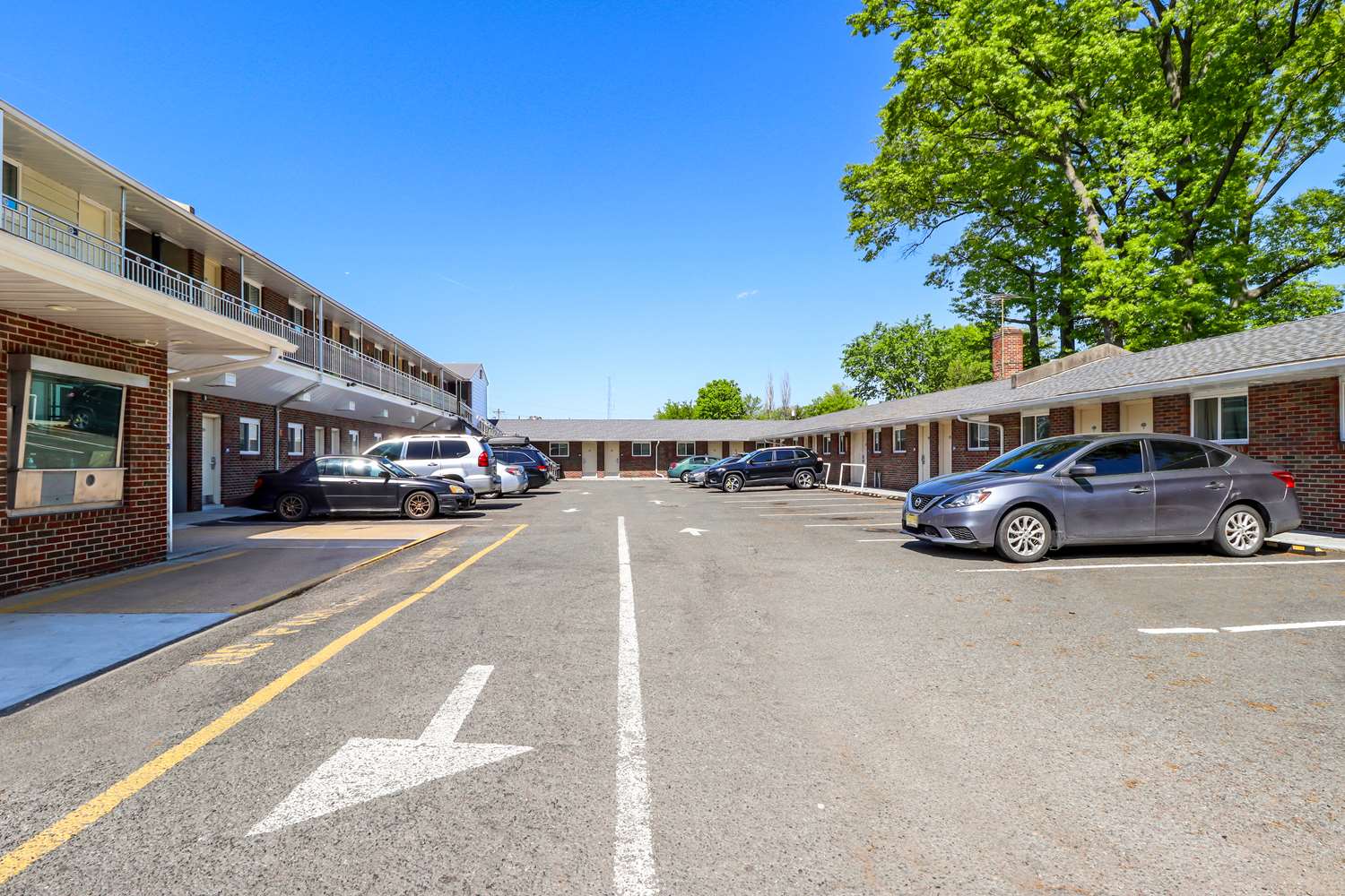 Фото Americas Best Value Inn Avenel Woodbridge