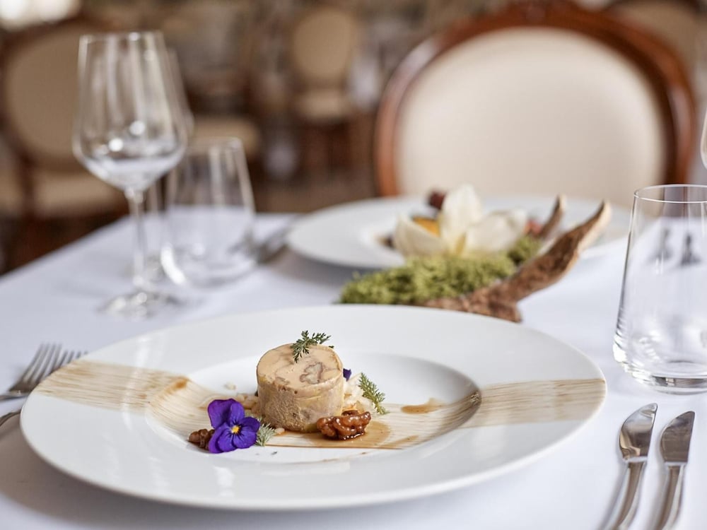 Фото Honour and Grace Hotel