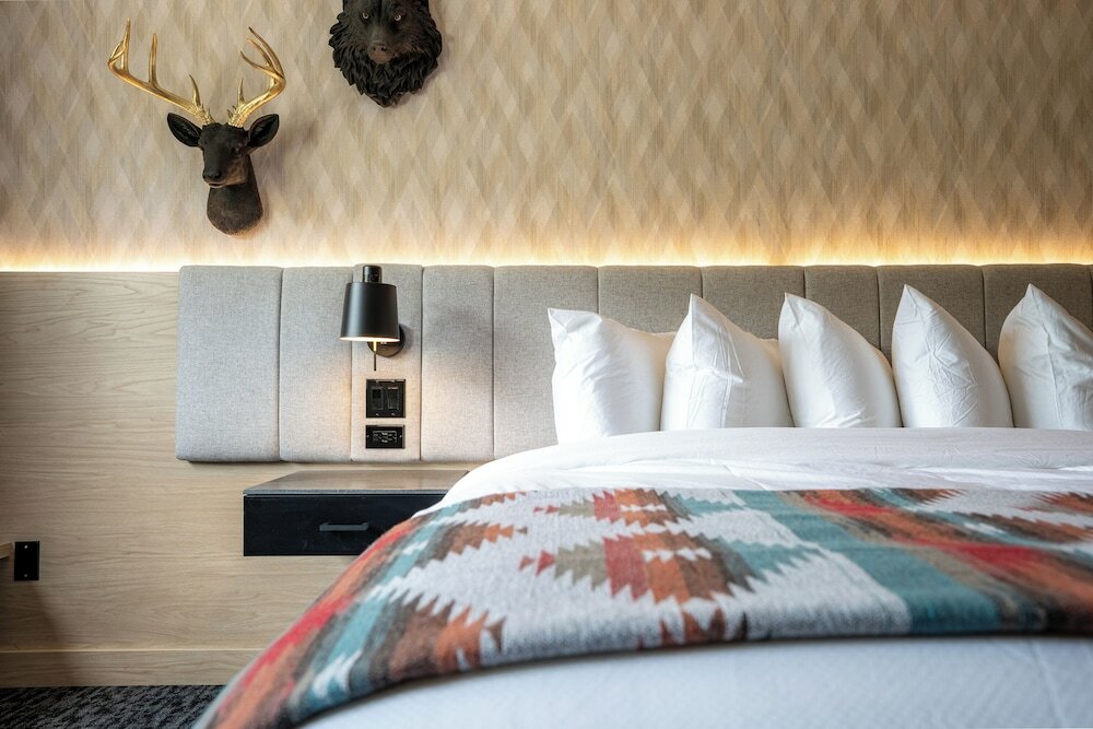 Фото Holiday Inn Canmore, an Ihg Hotel