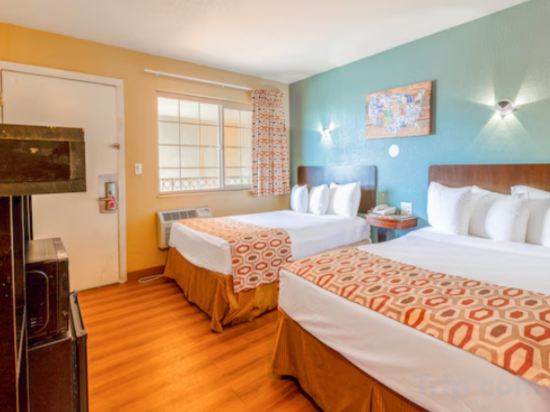 Фото Travelodge by Wyndham Oceanside