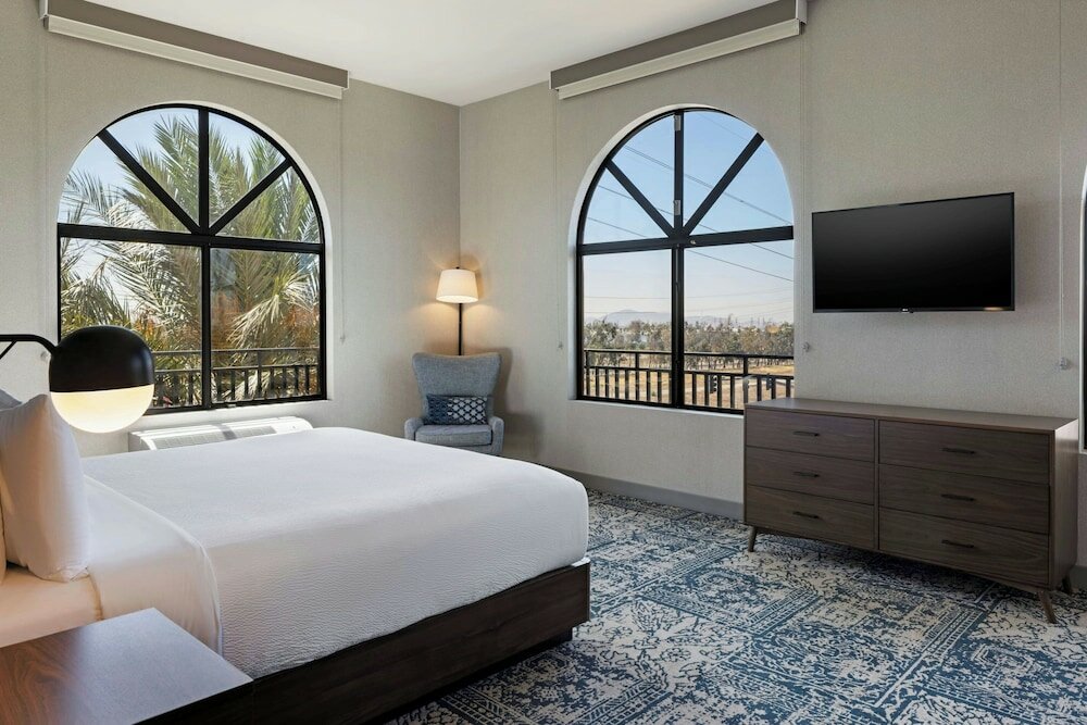 Фото Four Points by Sheraton Ontario-Rancho Cucamonga